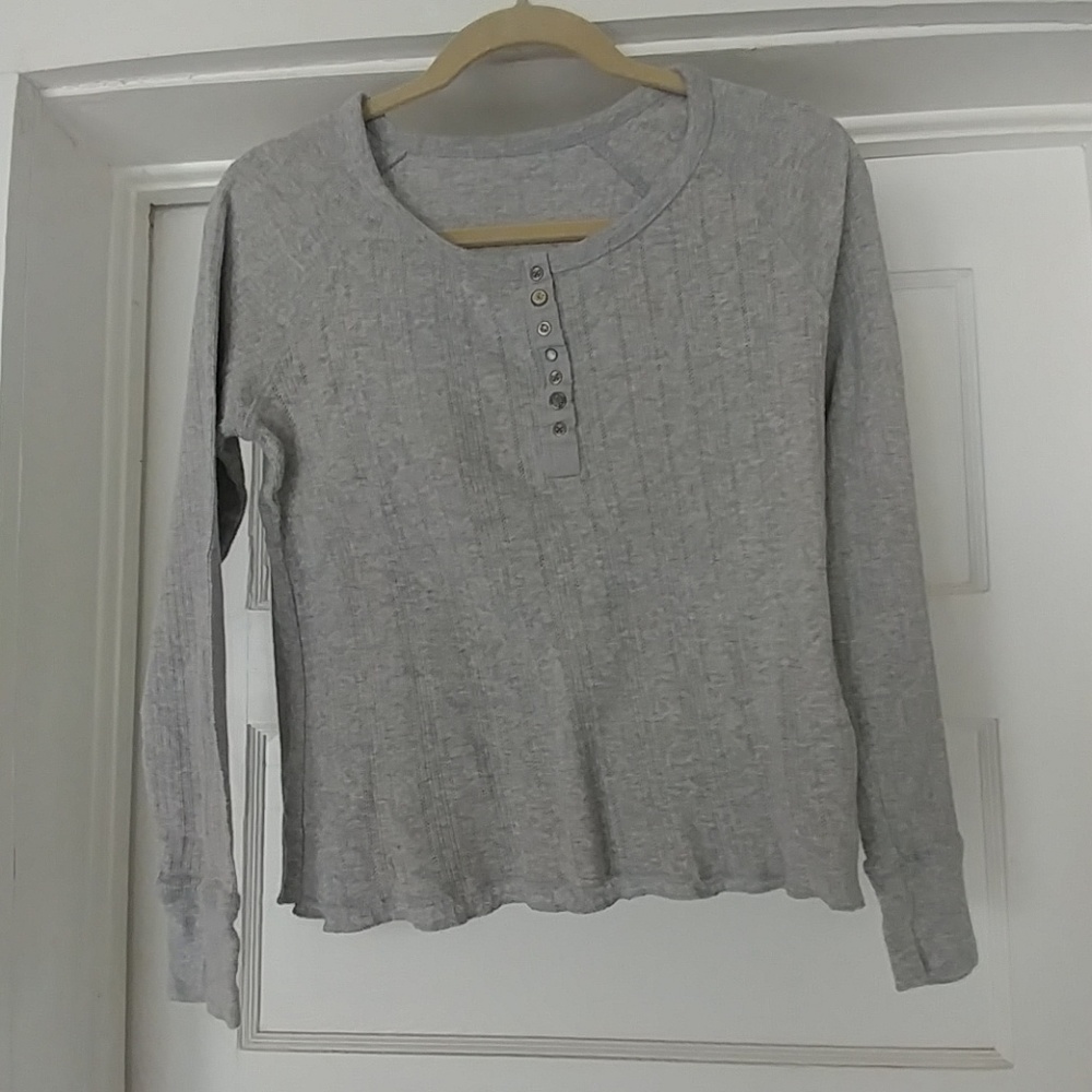 Gray top